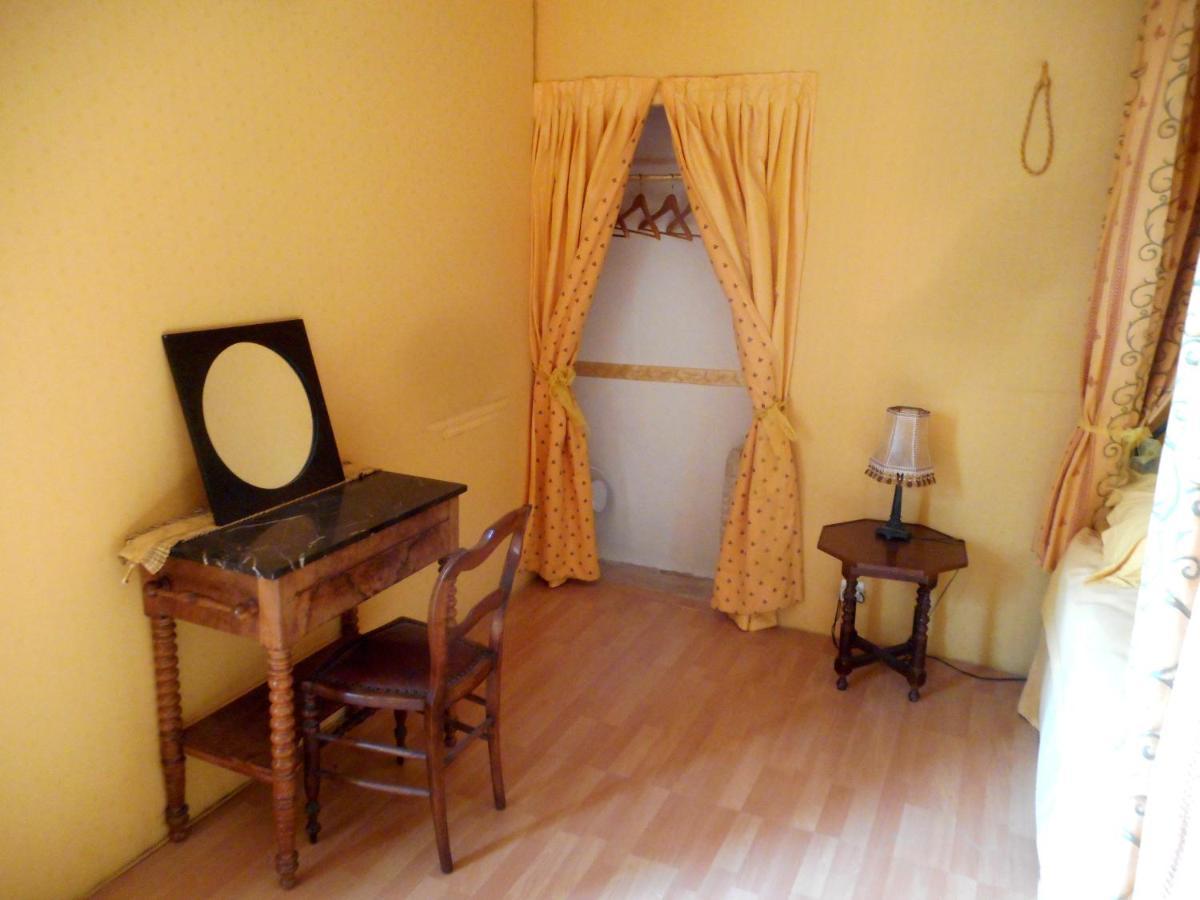 Logis De La Meschaussee, Dans Donjon Du Xie Siecle Canet  ภายนอก รูปภาพ